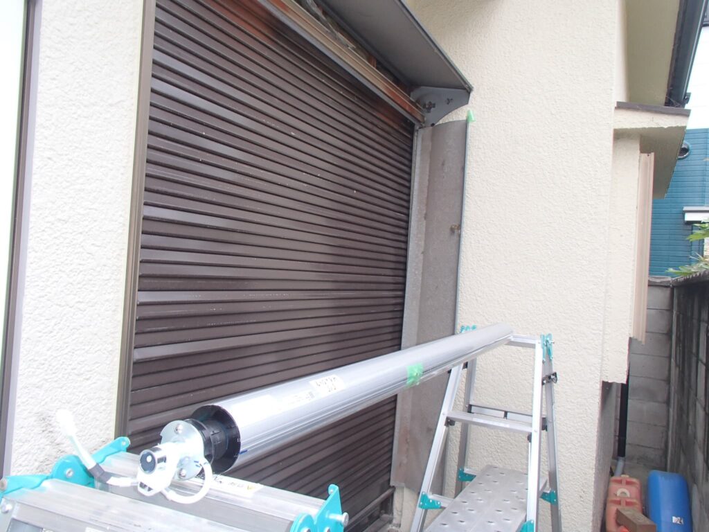 手動シャフトを撤去して新しいシャフトを準備。